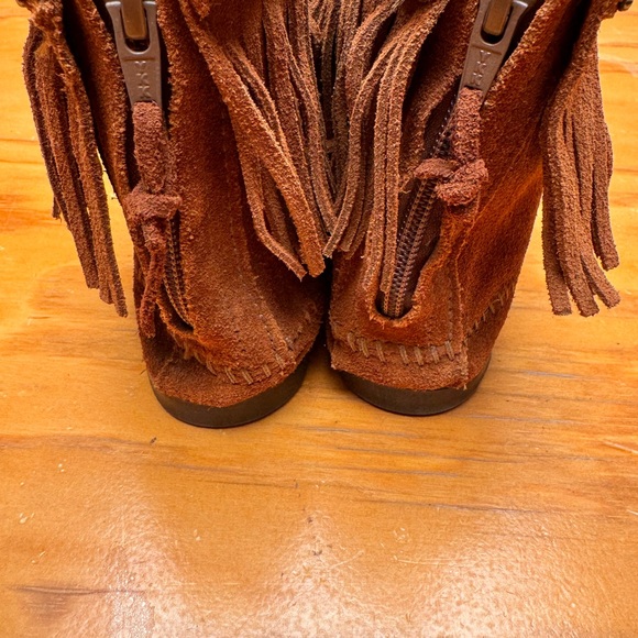 Minnetonka Ankle Moccasins Size 9 Womens Suede Leather Fringed Studs Zip Up Back - Picture 10 of 14